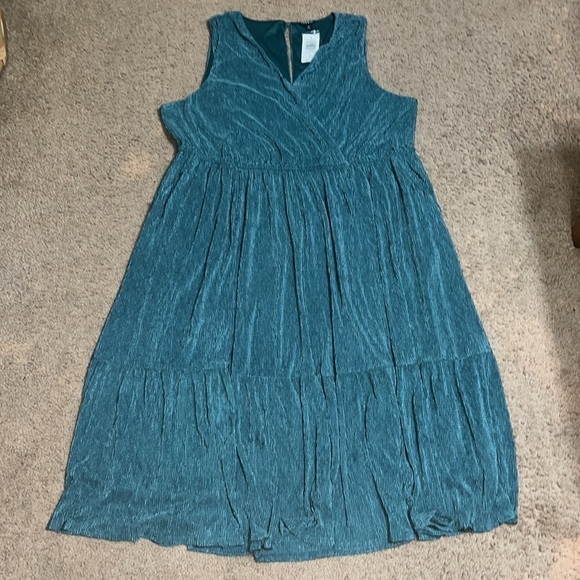 Torrid Crinkle Knit Surplice Midi Tiered Skater Dress Pine Green 3X 22-24 - Picture 4 of 9